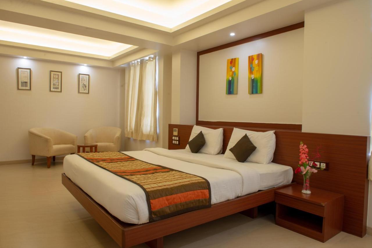 Monarch Montvert Pune Exterior photo